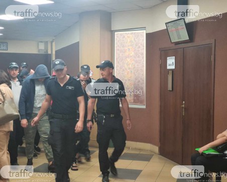 Докараха с белезници шестима от дилърите, тровили ученици в Пловдив