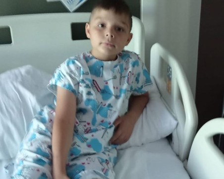 Един малък герой се бори за нормален живот! Родителите му трябва да съберат 32 000 евро