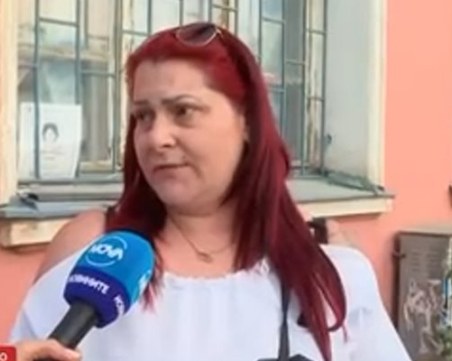 Кола отнесе ограда в квартал 