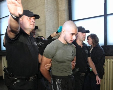 Пак насилие от прокурорския син: Жена твърди, че е заплашвана с нож, а приятелят ѝ е преби