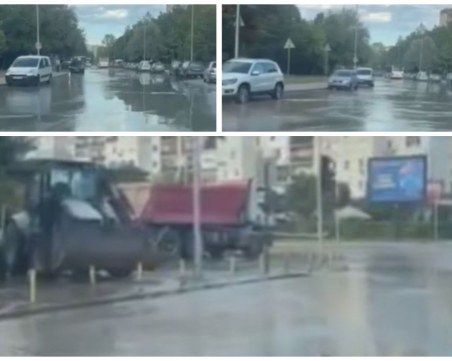 ВиК авария превърна улици в Тракия в реки