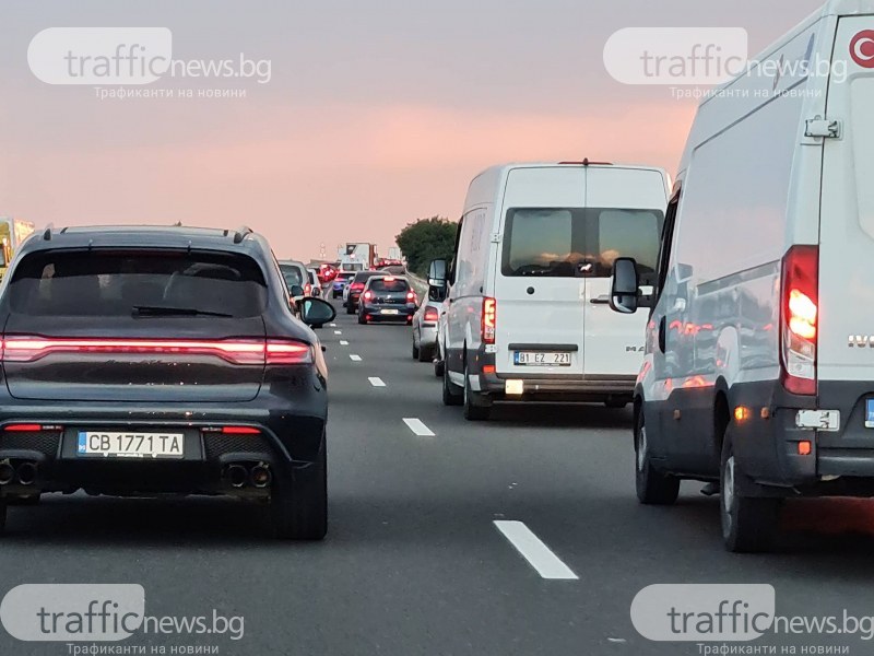 Българинът не слиза от колата си, пътува дори повече със самолет отколкото с влак и автобус
