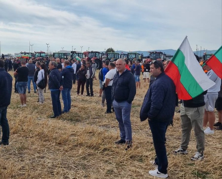 Земеделските производители няма да нахлуват с трактори в центъра на София, събират се край Долни Богров