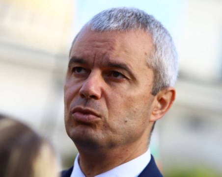 Костадинов отиде при протестиращите земеделци, те го изгониха