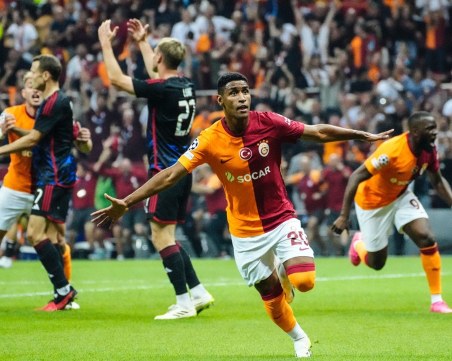 Пловдивският съдия Кабаков показа червен картон на Галатасарай - Копенхаген в Шампионска лига