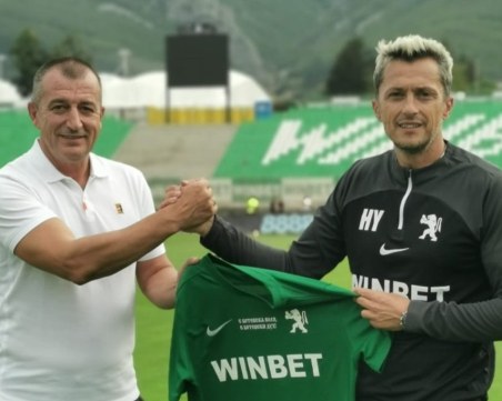 Славия, Ботев Враца и Берое с нови треньори, футболният ни елит номер 1 по треньорски смени