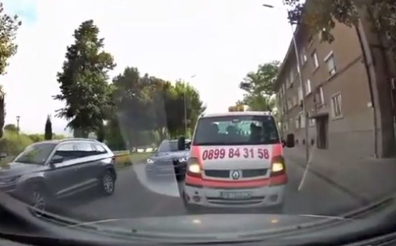 Помощ за Пътна помощ! Пловдивски шофьор в насрещното бесен, че не му правят път