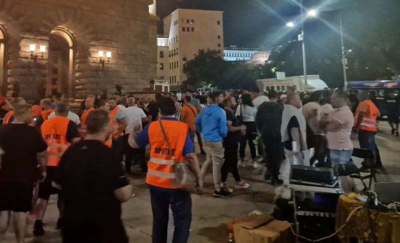 Земеделците остават в протестна готовност