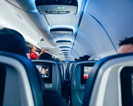 Авиокомпания свали от борда на самолет осем българи, заради твърде много продадени билети