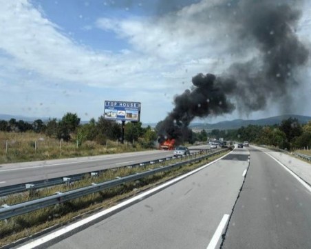 Кола гори на АМ 