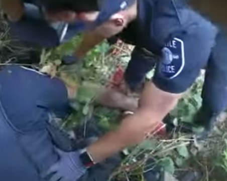 Оси нажилиха полицаи, докато арестуват заподозрян