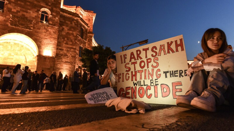 Масови протести в Ереван след предаването на Нагорни Карабах
