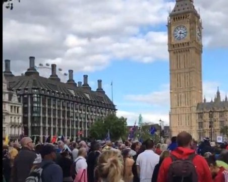 Хиляди на протест в Лондон срещу Брекзит
