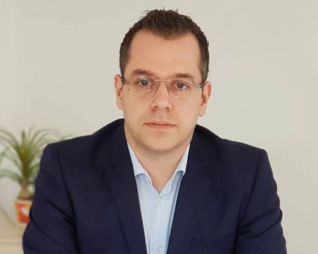 Кметът на Добрич сменил статута на 1223 дка ниви и ги дал на фирма на майка му