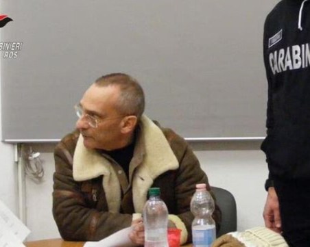 Мафиотският бос на Коза Ностра е в необратима кома, дъщеря му е до леглото му