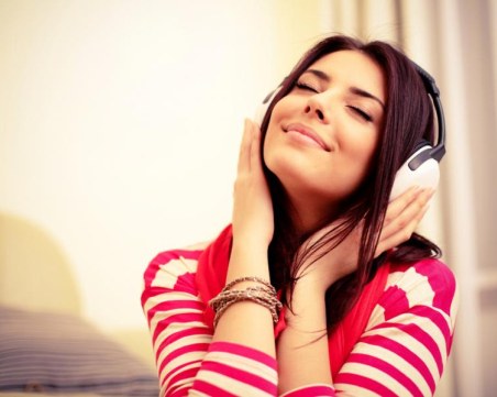 Слушането на музика и чашата кафе подобряват концентрацията и вниманието