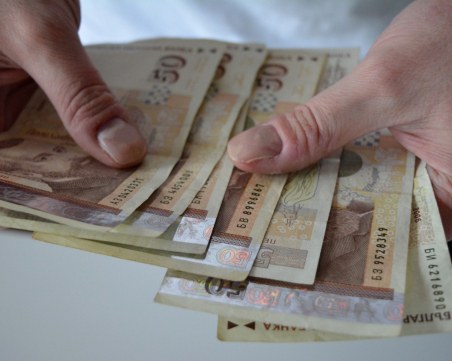 Средната заплата в България за второто тримесечие е 1957 лв.