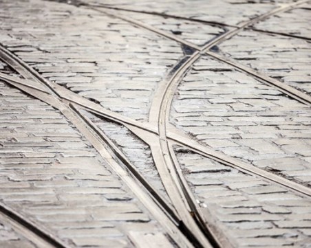 Мъж легна на трамвайните линии до площад „Св. Неделя