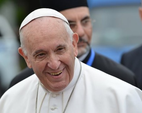 Папа Франциск: Търговците на оръжие искат войната да продължи