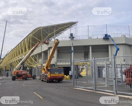 Северната и южната трибуна на Колежа се развиват с бързи темпове