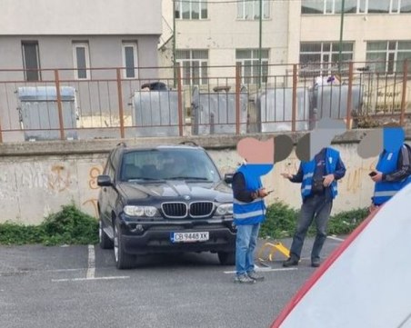 Жена от Смолян изпрати SMS, за да не вдигнат колата на друг шофьор