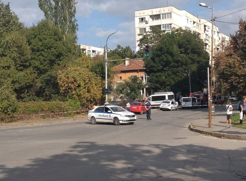 Мъж се барикадира в София, заля се с бензин и заплаши да се самозапали