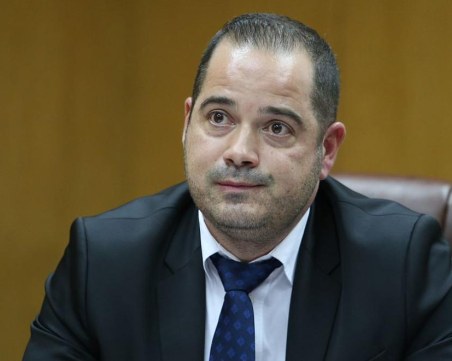 Вътрешният министър: Заставаме зад полиция, използвал оръжие при преследване