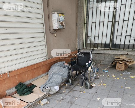 Бездомници превърнаха бивш пазар в Пловдив в клоака, живеещите отчаяни