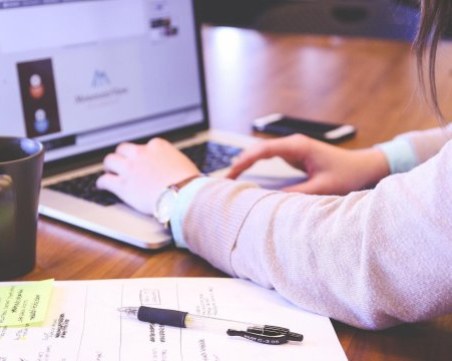 Около 7% от българските младежи работят, докато учат