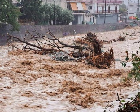 Отново наводнения в Гърция, над 300 души са блокирани във Волос