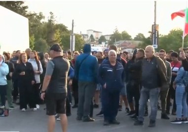 Продължават протестите на енергетиците на магистрала Тракия при отбивката за Стара Загора