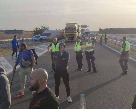 Енергетици и миньори затвориха основни пътни артерии у нас, блокираха АМ 