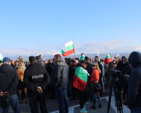 Румънски шофьор опита да пробие веригата от протестиращи на 