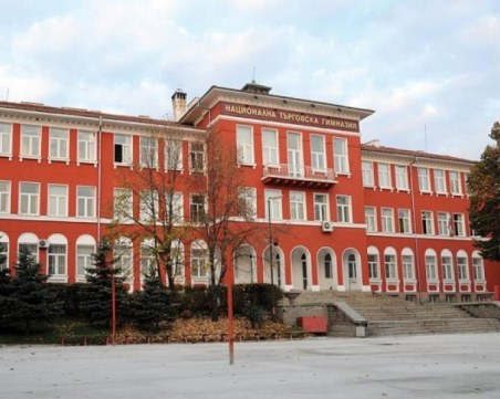 След една година: Приключи ремонтът на Търговската гимназия