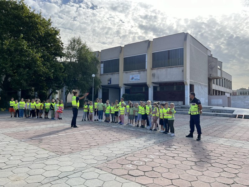 Пловдивски ученици влязоха в ролята на полицаи, участваха в практически урок