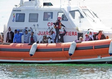 Италианската брегова охрана спаси 177 души от горящ ферибот включително