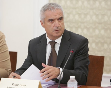 Енергийният министър към протестиращите: Без разговор няма как да стане