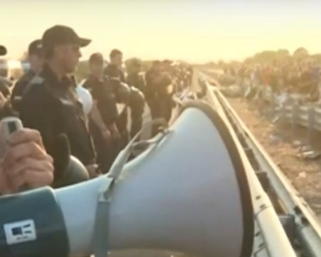 Министър Радев към протестиращите: Трябва да има среща с хората, а не с политиците, загрижени сме за работните места