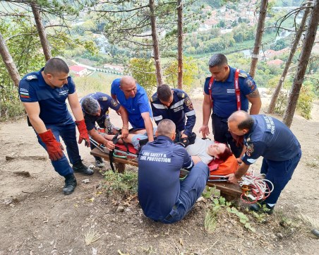 Пожарникари спасиха испанска туристка на емблематично място във Велико Търново