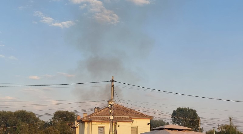 Огнеборци гасиха пожар в пловдивско село