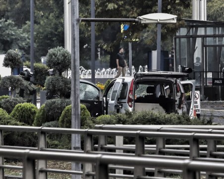 Силна експлозия и изстрели: Терористична атака в Анкара