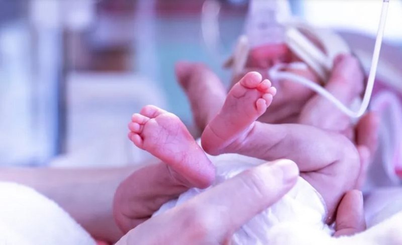 Жена в мозъчна смърт е успяла да износи здраво бебе.