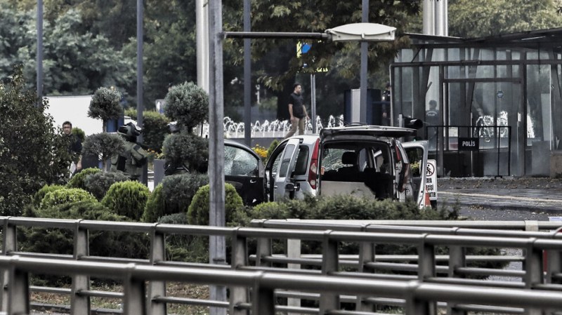 Силна експлозия и изстрели: Терористична атака в Анкара