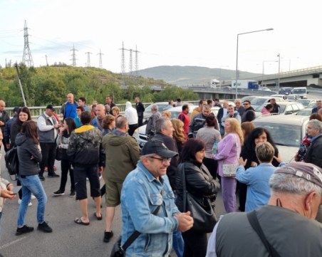 Блокадата на миньорите продължава четвърти ден