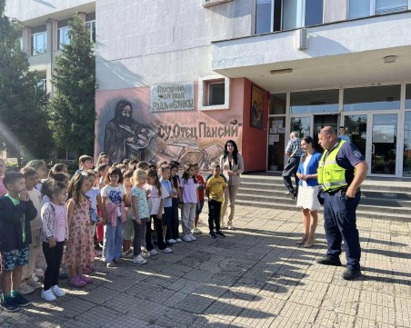 Първокласници от Куклен на практично обучение по пътна безопасност