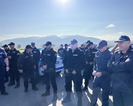 Протестиращите миньори затвориха с жива верига и АМ 