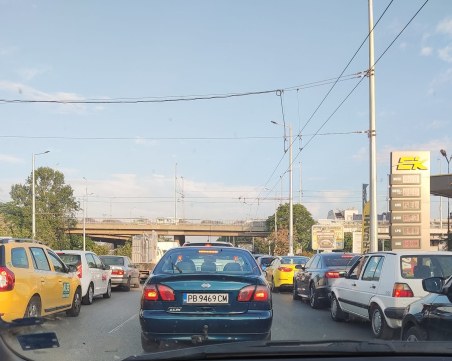 Зверско задръстване в цял „Южен” заради катастрофа на Околовръстното