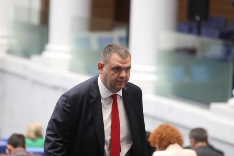Пеевски: Асен Василев да преосмисли модела си на взаимодействие с парламента