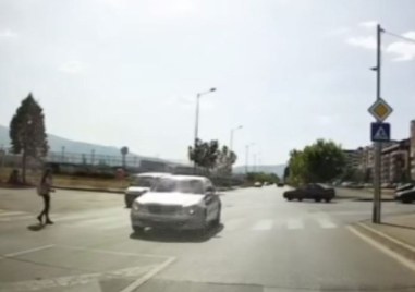 Опасна ситуация на пътя е заснета от шофьор в София