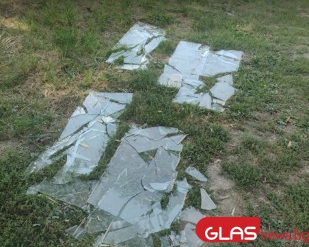 Грозна гледка на брега на река Марица